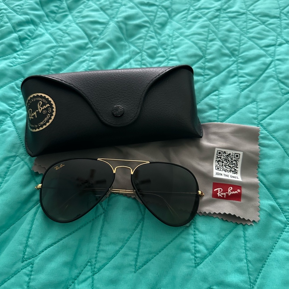 Ray-Ban Aviator Full color legend Sunglasses - black frame w gold accents